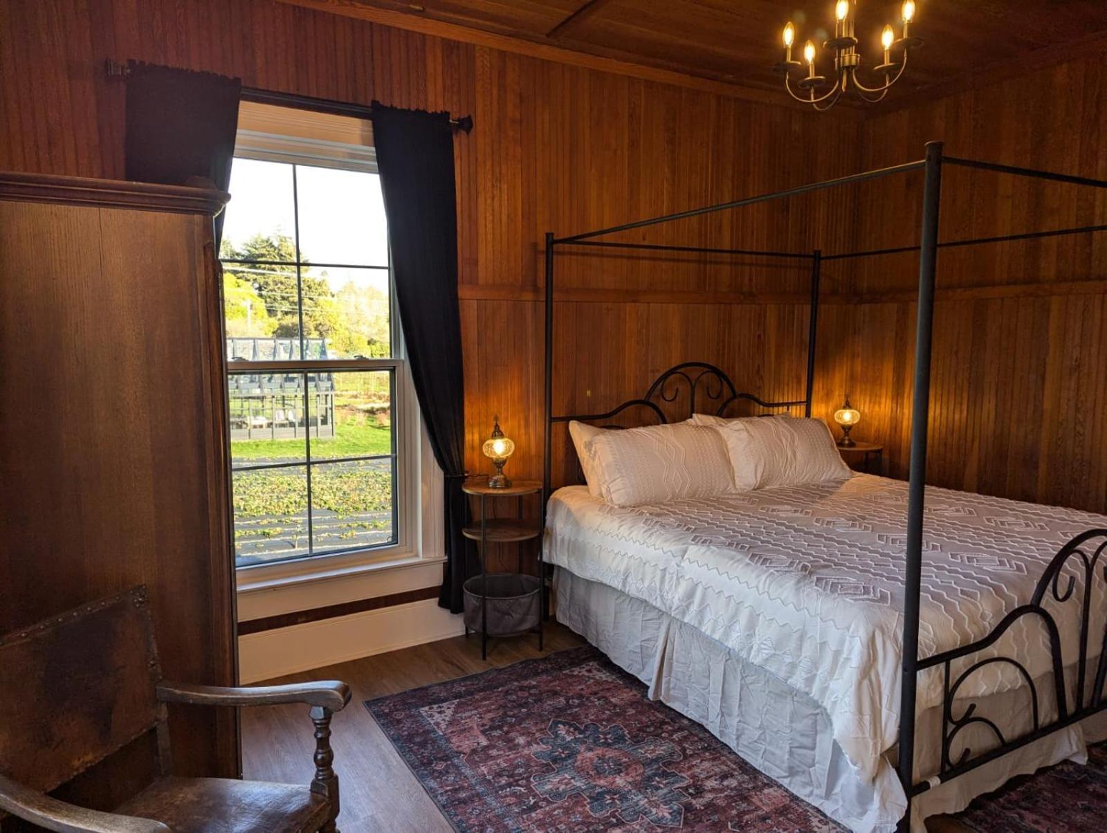 Woodside Farm Country Inn Sooke Exteriör bild