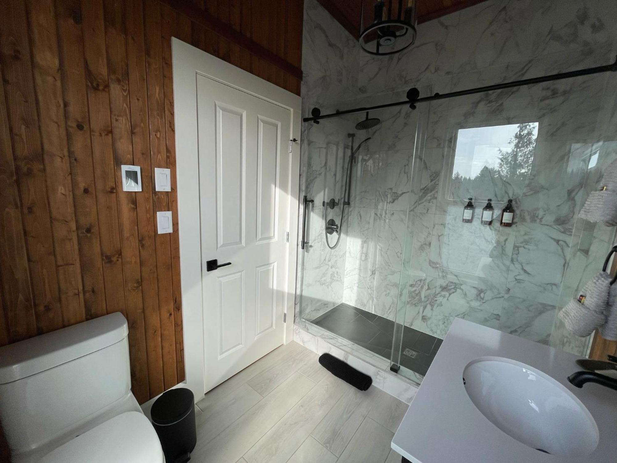 Woodside Farm Country Inn Sooke Exteriör bild